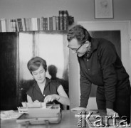 Lata 50., Polska.
Kompozytor Stanisław Skrowaczewski z córką.
Fot. Irena Jarosińska, zbiory Ośrodka KARTA