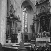 Lata 50., Toruń, Polska. 
Bazylika katedralna św. Jana Chrzciciela i św. Jana Ewangelisty.
Fot. Irena Jarosińska, zbiory Ośrodka KARTA