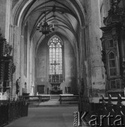 Lata 50., Toruń, Polska. 
Bazylika katedralna św. Jana Chrzciciela i św. Jana Ewangelisty.
Fot. Irena Jarosińska, zbiory Ośrodka KARTA