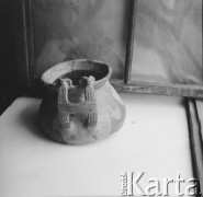 Brak daty, Warszawa, Polska. 
Sesja fotograficzna eksponatów muzealnych. 
Fot. Irena Jarosińska, zbiory Ośrodka KARTA