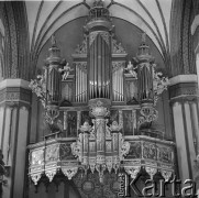 Lata 60., Frombork, Polska. 
Bazylika archikatedralna Wniebowzięcia Najświętszej Maryi Panny i św. Andrzeja. Organy.
Fot. Irena Jarosińska, zbiory Ośrodka KARTA