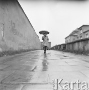 Lata 60., Kraków, Polska. 
Piosenkarz i aktor, artysta związany z Piwnicą pod Baranami Mieczysław Święcicki.
Fot. Irena Jarosińska, zbiory Ośrodka KARTA