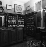 Brak daty, Warszawa, Polska. 
Ekspozycja w Muzeum Farmacji.
Fot. Irena Jarosińska, zbiory Ośrodka KARTA