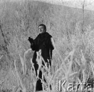 Zima 1973, Warszawa, Polska.
Reżyser Walerian Borowczyk nad Wisłą.
Fot. Irena Jarosińska, zbiory Ośrodka KARTA