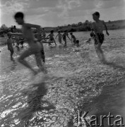 Lata 60.-70., Augustów, Polska. 
Jezioro augustowskie.
Fot. Irena Jarosińska, zbiory Ośrodka KARTA