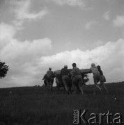 Lata 60.-70., okolice Augustowa, Polska. 
Jezioro augustowskie - spływ kajakowy.
Fot. Irena Jarosińska, zbiory Ośrodka KARTA