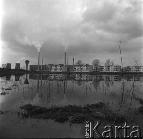 Lata 60., Sandomierz, Polska.
Huta szkła 
