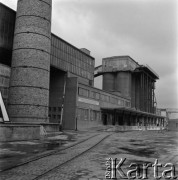 Lata 60., Sandomierz, Polska.
Huta szkła 