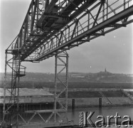 Lata 60., Sandomierz, Polska.
Huta szkła 