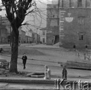 Lata 60., Sandomierz, Polska.
Rynek, w głębi Ratusz.
Fot. Irena Jarosińska, zbiory Ośrodka KARTA.