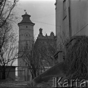 Lata 60., Sandomierz, Polska.
Rynek, w głębi Ratusz.
Fot. Irena Jarosińska, zbiory Ośrodka KARTA.