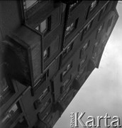 lata 50. lub 60., Warszawa, Polska
Warszawska kamienica
Fot. Irena Jarosińska, zbiory Ośrodka KARTA