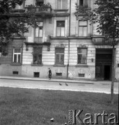 lata 50. lub 60., Warszawa, Polska
Warszawska ulica
Fot. Irena Jarosińska, zbiory Ośrodka KARTA