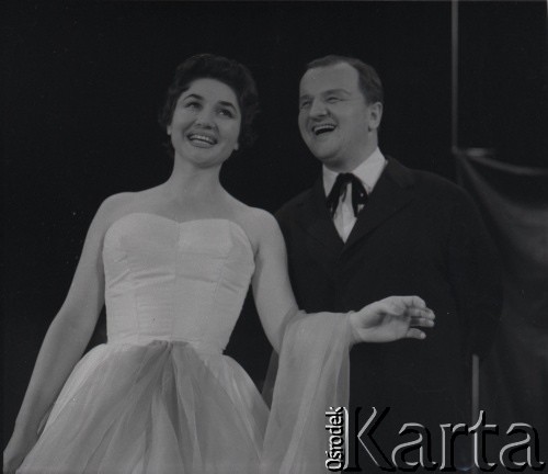 lata 60-te, Warszawa, Polska
Próba na deskach Operetki Warszawskiej - śpiewacy operetkowi.
Fot. Irena Jarosińska, zbiory Ośrodka KARTA.