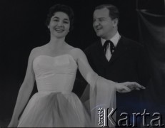 lata 60-te, Warszawa, Polska
Próba na deskach Operetki Warszawskiej - śpiewacy operetkowi.
Fot. Irena Jarosińska, zbiory Ośrodka KARTA.