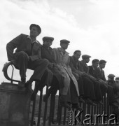 1950-1956, Warszawa, Polska
Wyścig Pokoju - warszawiacy obserwują rywalizację na trasie W-Z
Fot. Irena Jarosińska, zbiory Ośrodka KARTA