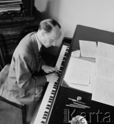 lata 50-te, Warszawa, Polska.
Kompozytor Witold Lutosławski 
Fot. Irena Jarosińska, zbiory Ośrodka KARTA