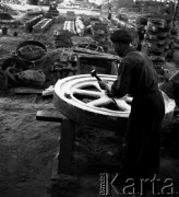 1952, Bydgoszcz, Polska
Pomorskie Zakłady Budowy Maszyn - oczyszczacz Jan Kochaniec
Fot. Irena Jarosińska, zbiory Ośrodka KARTA