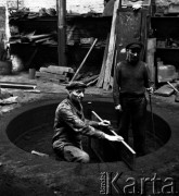 1952, Bydgoszcz, Polska
Pomorskie Zakłady Budowy Maszyn - formierze Królikowski Ziimecki (200% normy).
Fot. Irena Jarosińska, zbiory Ośrodka KARTA