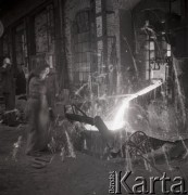 1952, Bydgoszcz, Polska
Pomorskie Zakłady Budowy Maszyn - piecownicy przy pracy, wśród nich Teresiński (210% normy).
Fot. Irena Jarosińska, zbiory Ośrodka KARTA