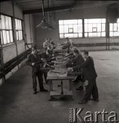 1952, Bydgoszcz, Polska
Pomorskie Zakłady Budowy Maszyn - praktykanci na zajęciach warsztatowych
Fot. Irena Jarosińska, zbiory Ośrodka KARTA