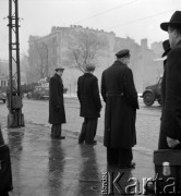 lata 50-te, Warszawa, Polska
Na przystanku na trasie W-Z przy ul. gen. Karola Świerczewskiego
Fot. Irena Jarosińska, zbiory Ośrodka KARTA