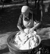 1951, Urle, Polska
Praczka
Fot. Irena Jarosińska, zbiory Ośrodka KARTA