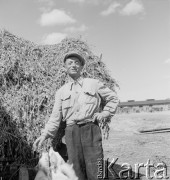 lata 50-te, Nieczajna, Polska
Oborowy z rolniczej spółdzielni produkcyjnej
Fot. Irena Jarosińska, zbiory Ośrodka KARTA