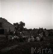 sierpień 1953, Dębno, Polska
Przewodniczący Spółdzielni Jan Słabiak prowadzi zebranie
Fot. Irena Jarosińska, zbiory Ośrodka KARTA
