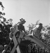 1953, Spółdzielnia Produkcyjna Dębno, okolice Łańcuta, Polska
Przedszkole
Fot. Irena Jarosińska, zbiory Ośrodka KARTA