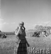 1953, Spółdzielnia Produkcyjna Dębno, okolice Łańcuta, Polska
Przewodnicząca LK (?) Paulina Kosior
Fot. Irena Jarosińska, zbiory Ośrodka KARTA