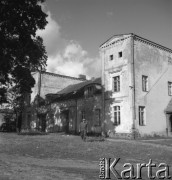 lata 50., Spółdzielnia Pracy Rybno, Polska
Siedziba spółdzielni w pałacu
Fot. Irena Jarosińska, zbiory Ośrodka KARTA