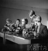 1954, Owidz, Polska
Bracia Osnowscy z Kokoszków w szkole.
Fot. Irena Jarosińska, zbiory Ośrodka KARTA