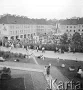 22.07.1953, Warszawa, Polska
Zabawa na Rynku Mariensztackim
Fot. Irena Jarosińska, zbiory Ośrodka KARTA