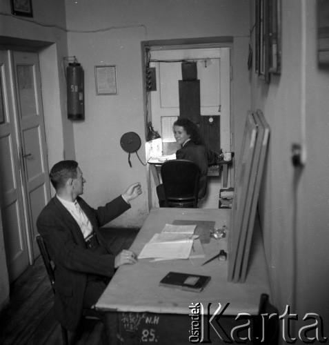 wrzesień 1954, Nowa Huta, Kraków, Polska
Kino, w którym odbywa się VII Festiwal Filmów Radzieckich.
Fot. Irena Jarosińska, zbiory Ośrodka KARTA