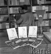 wrzesień 1954, Nowa Huta, Kraków, Polska
Dom Książki.
Fot. Irena Jarosińska, zbiory Ośrodka KARTA