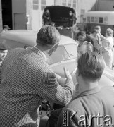 1954, Wrocław, Polska
Reżyser Jan Fethke (1. z lewej) na planie filmu 