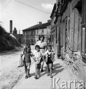 30.06.1954, Lublin, Polska
Dzieci wracają ze szkoły ulicą Podwale.
Fot. Irena Jarosińska, zbiory Ośrodka KARTA