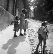 30.06.1954, Lublin, Polska
Dzieci wracają ze szkoły ulicą Podwale
Fot. Irena Jarosińska, zbiory Ośrodka KARTA