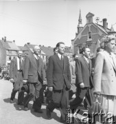 1.05.1954, Starogard Gdański, Polska
Uczestnicy pochodu pierwszomajowego.
Fot. Irena Jarosińska, zbiory Ośrodka KARTA