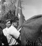 1.05.1954, Starogard Gdański, Polska
Uczestnicy pochodu pierwszomajowego.
Fot. Irena Jarosińska, zbiory Ośrodka KARTA