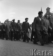 1.05.1954, Starogard Gdański, Polska
Uczestnicy pochodu pierwszomajowego.
Fot. Irena Jarosińska, zbiory Ośrodka KARTA