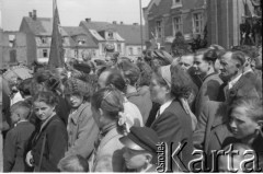 1.05.1954, Starogard Gdański, Polska
Pochód pierwszomajowy - mieszkańcy Starogardu
Fot. Irena Jarosińska, zbiory Ośrodka KARTA