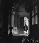 lata 60-te lub 70-te, Kraków, Polska.
Krzysztof Penderecki - dyrygent i kompozytor - w kościele Franciszkanów w Krakowie.
Fot. Irena Jarosińska, zbiory Ośrodka Karta.