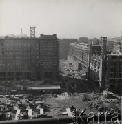 lata 50-te, Warszawa, Polska.
Prace przy budowie Placu Konstytucji i Marszałkowskiej Dzielnicy Mieszkaniowej.
Fot. Irena Jarosińska, zbiory Ośrodka KARTA.