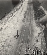 lata 50-te, Warszawa, Polska.
Brzeg Wisły przy moście Śląsko-Dąbrowskim.
Fot. Irena Jarosińska, zbiory Ośrodka KARTA.