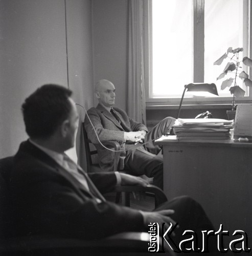 03.09.1964, Wrocław, Polska.
Zakład Niskich Temperatur Instytutu Fizyki PAN, n/z od lewej: prof. Roman Stanisław Ingarden, prof. Jan Rzewuski.
Fot. Irena Jarosińska, zbiory Ośrodka KARTA