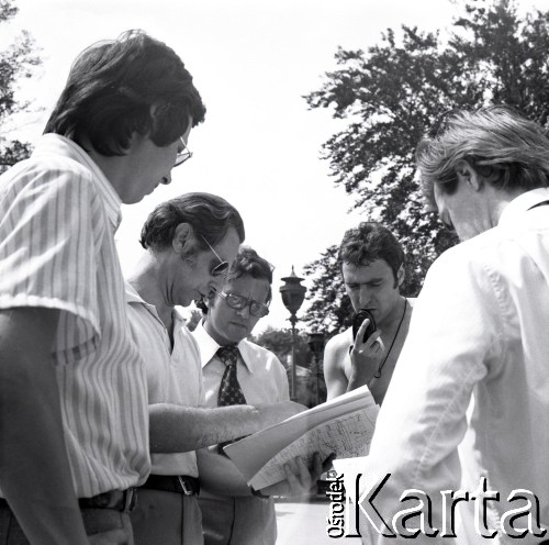 1973, Warszawa, Polska.
Koncert na 12 fortepianów marki 