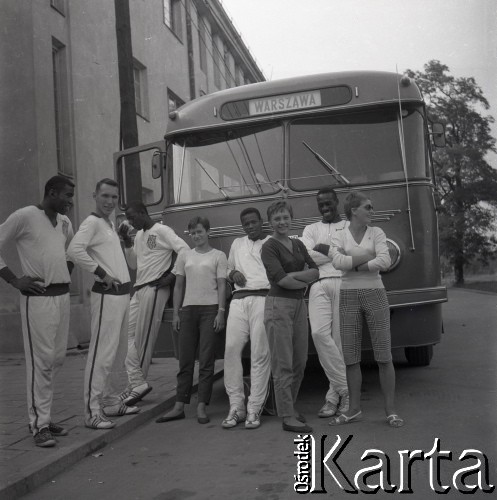 29-30.07.1961, Warszawa, Polska.
Lekkoatleci amerykańscy przybyli do Polski na mecz lekkoatletyczny Polska-USA.
Fot. Irena Jarosińska, zbiory Ośrodka KARTA