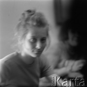 1967, Warszawa, Polska.
Koleżanka Ireny Jarosińskiej na spotkaniu imieninowym fotografki. 
Fot. Irena Jarosińska, zbiory Ośrodka KARTA